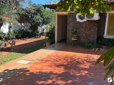 Vendo chalet en &ntilde;emby - barrio caaguazu ‼️