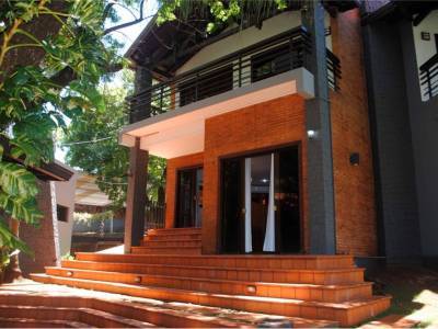 Residencia-venta-gral. escobar, encarnaci&oacute;n, itap&uacute;a