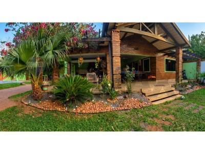 Vendo amaplia casa quinta en aregua. pindolo