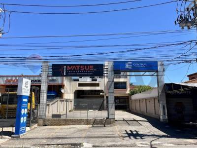 Venta local / showroom con departamentos