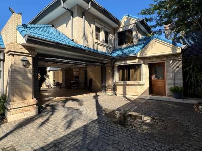 Alquilo amplia casa amoblada en villa morra