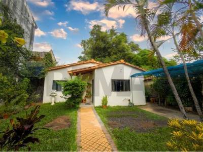 Casa de 3 dorm con amplio patio trasero - b&deg; jara